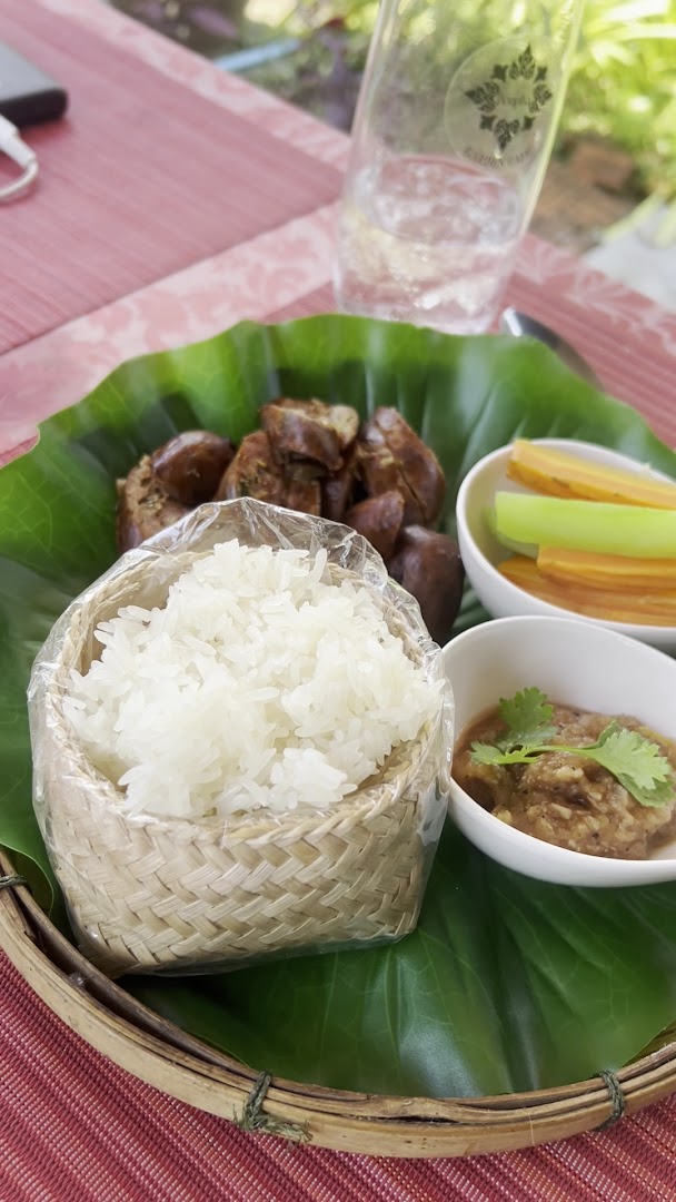 Boupha Garden Café: appetizing photo of served food