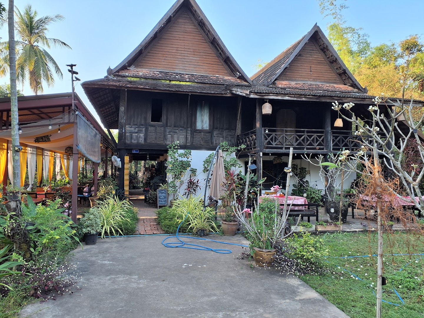 Boupha Garden Café: clear photo of venue exterior