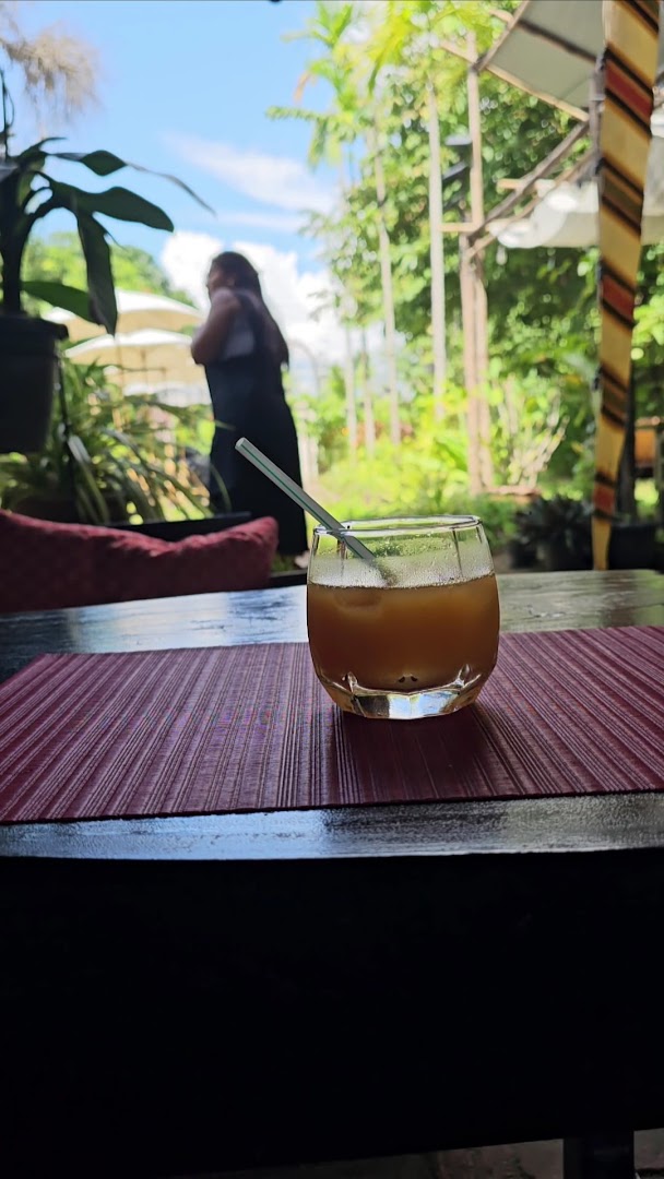 Boupha Garden Café: inviting atmosphere and drink shot