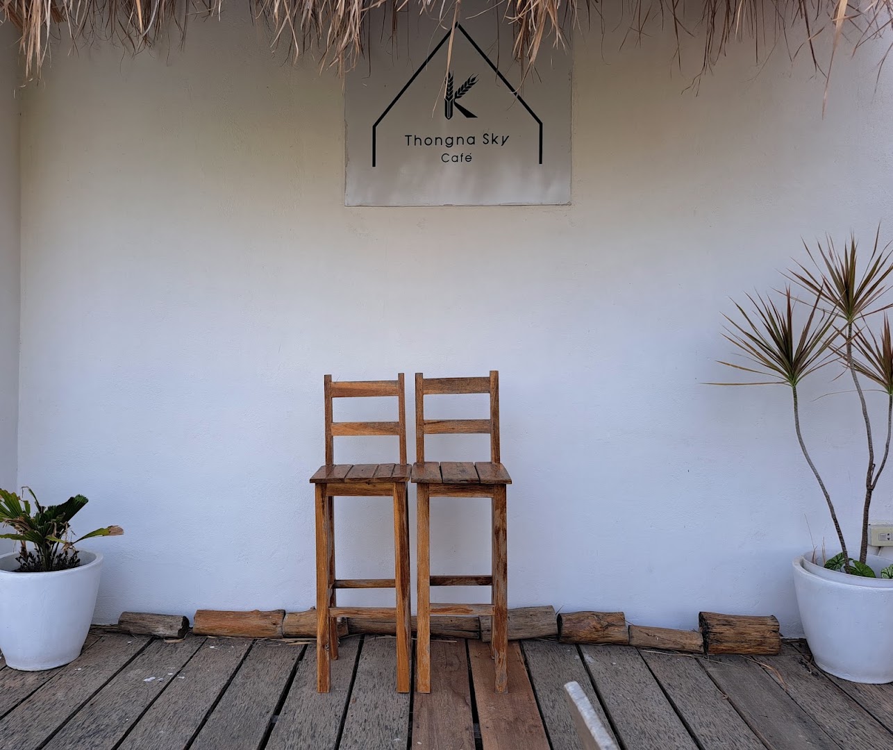 Thongna Sky Café: clean and professional venue photo