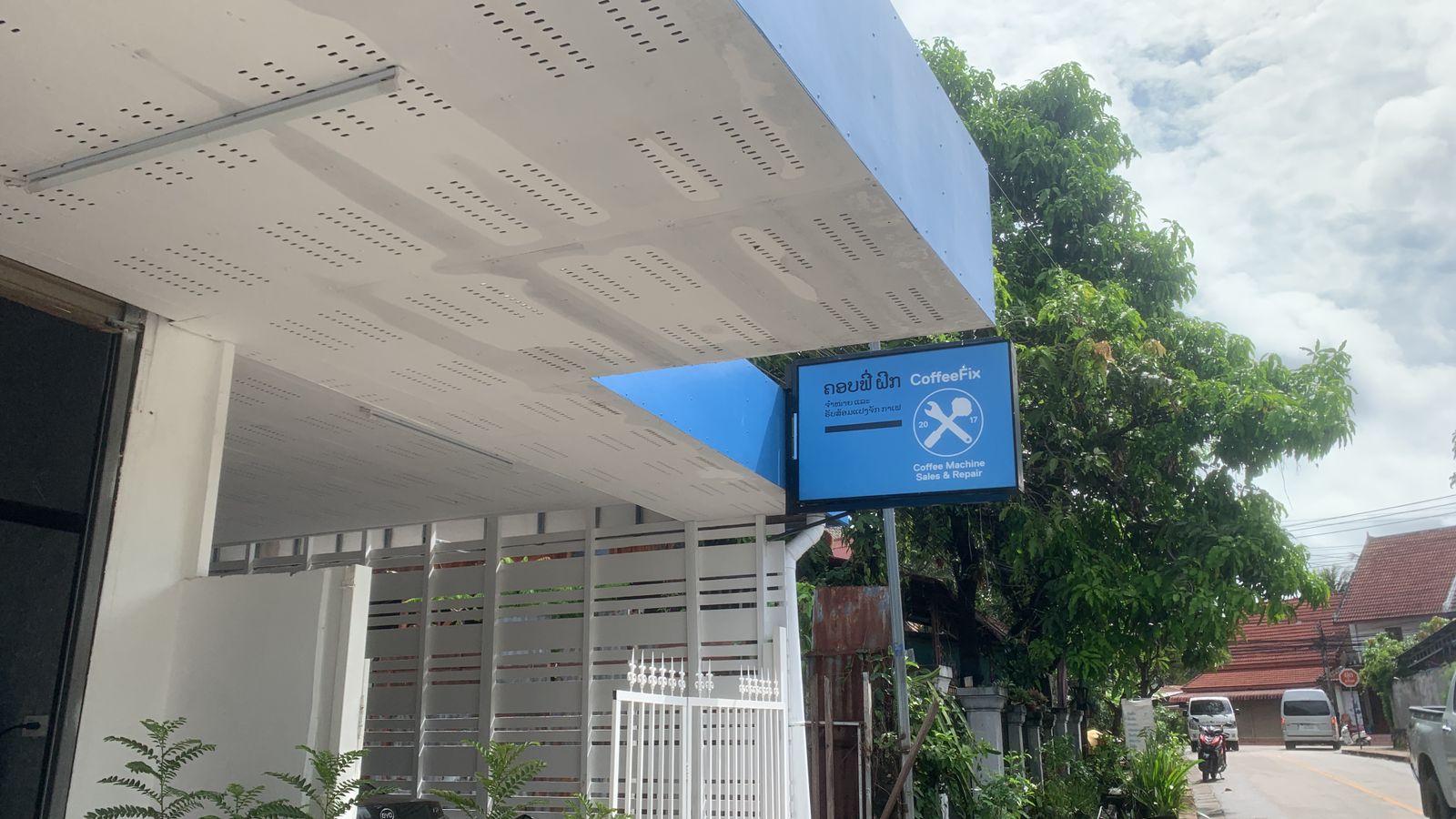 Coffee Fix: clear exterior shot with signage