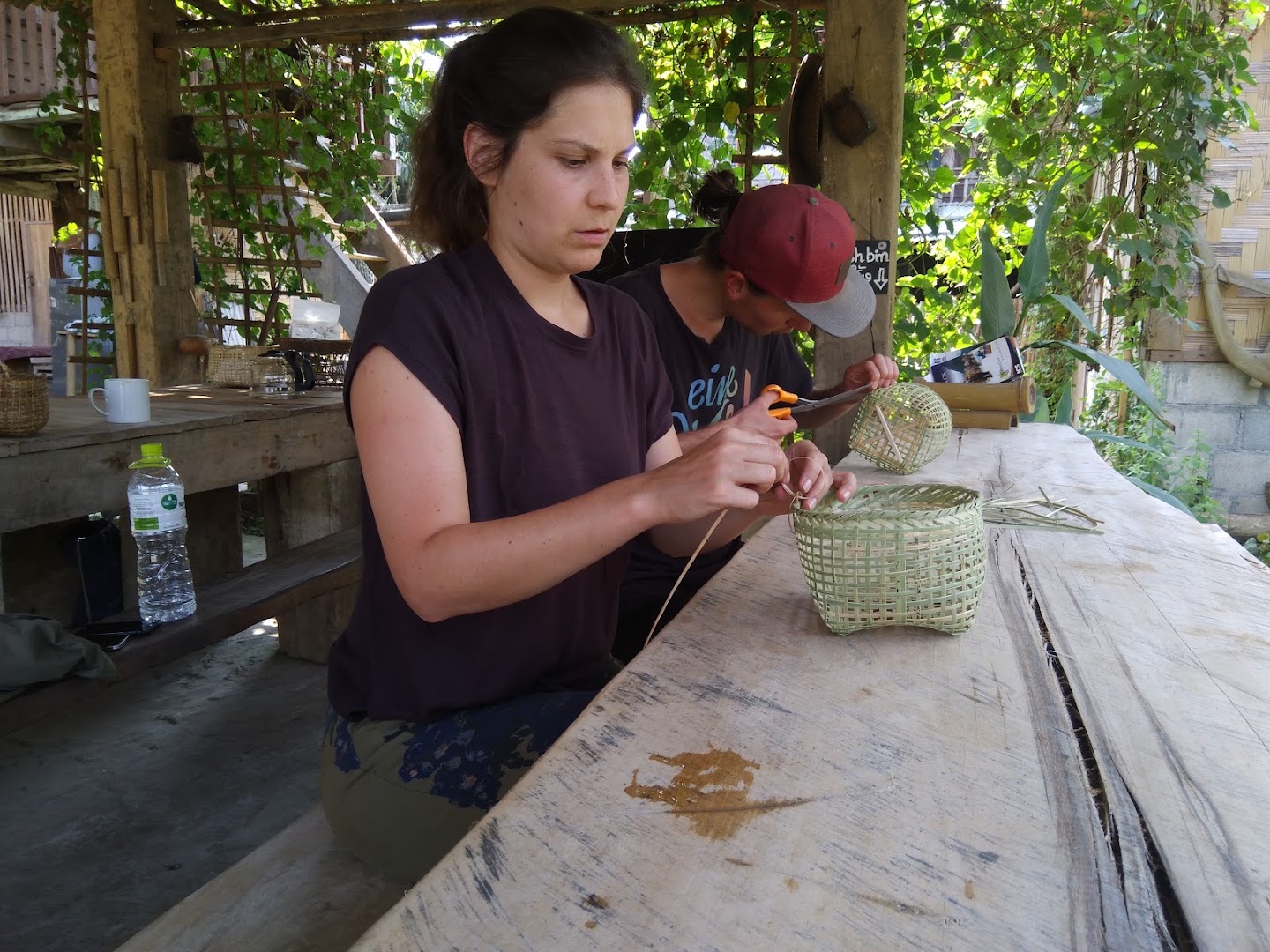 Ban Lue Cotton Handmade Souvenir: artisans crafting handmade products