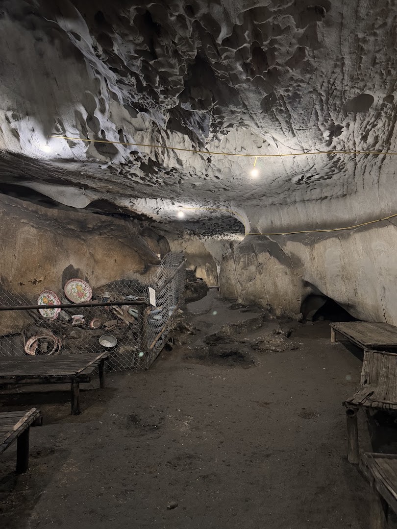 Ban Pha Toke Community Museum and Caves: museum cave interior