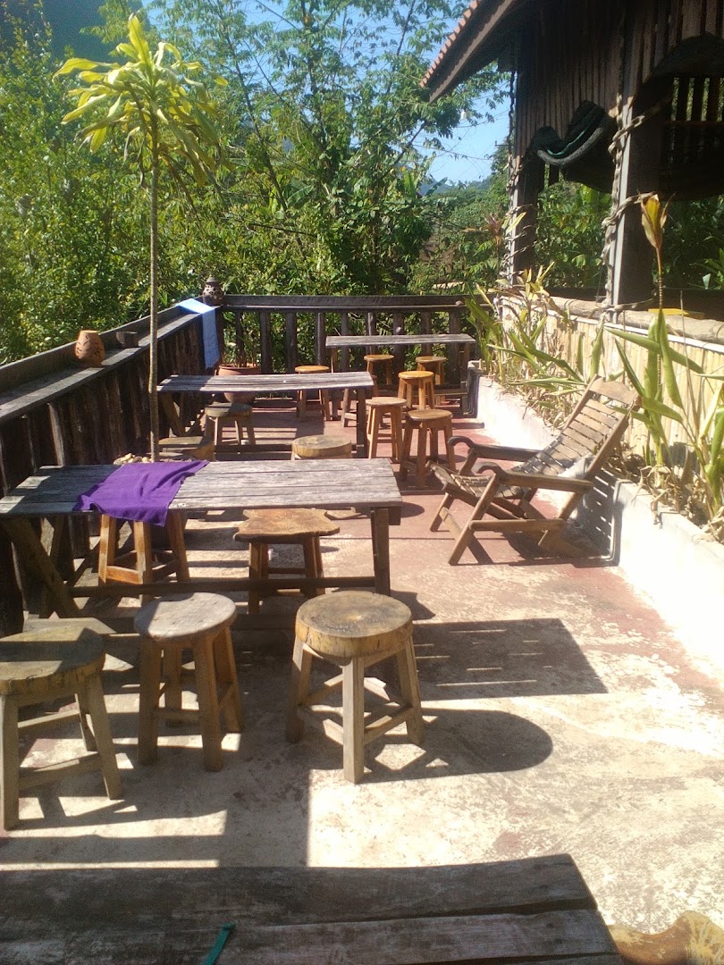 Hive Bar: bar's outdoor terrace