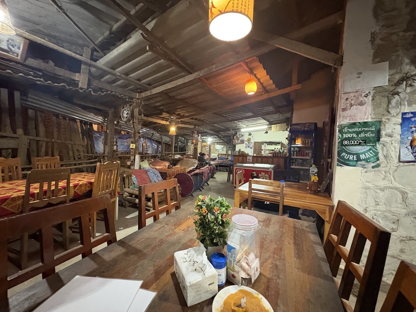 Ma Ma Alex Restaurant: clear view of restaurant interior