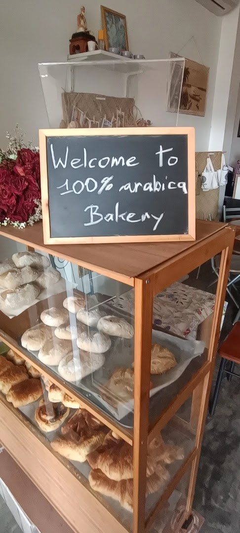 100% Arabica Bakery: clear display of bakery products