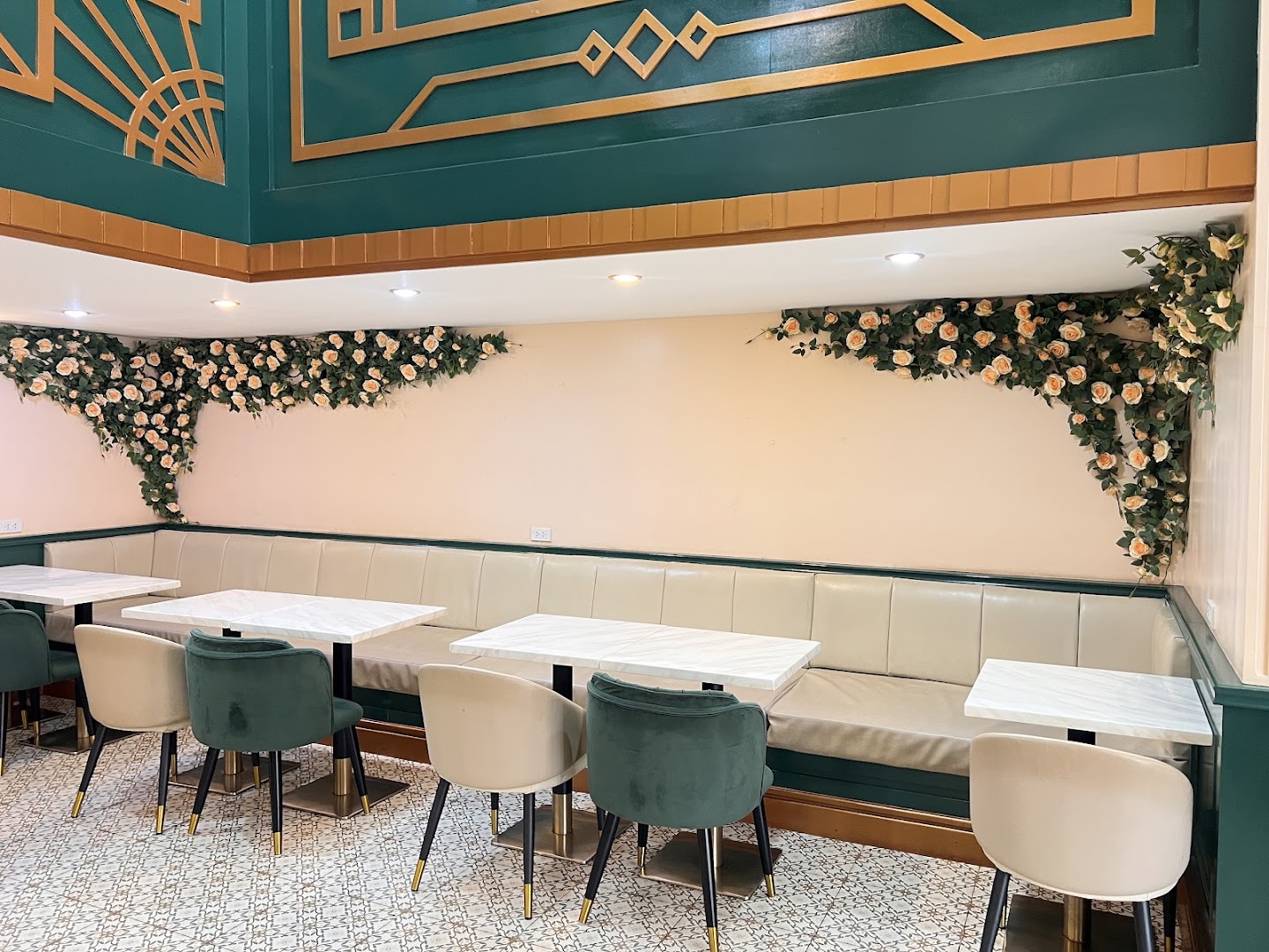 Amor Cafe: attractive, clean interior shot