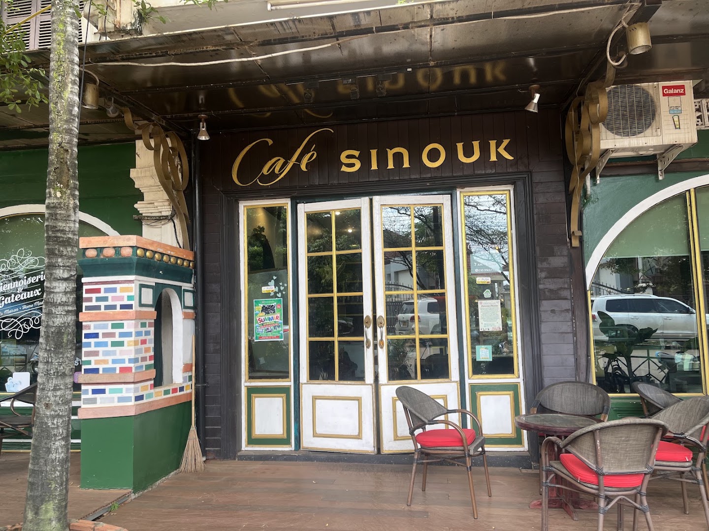 Cafe Sinouk Pakse: clear exterior view of venue