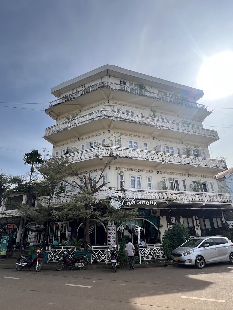 Cafe Sinouk Pakse: clear exterior shot of venue