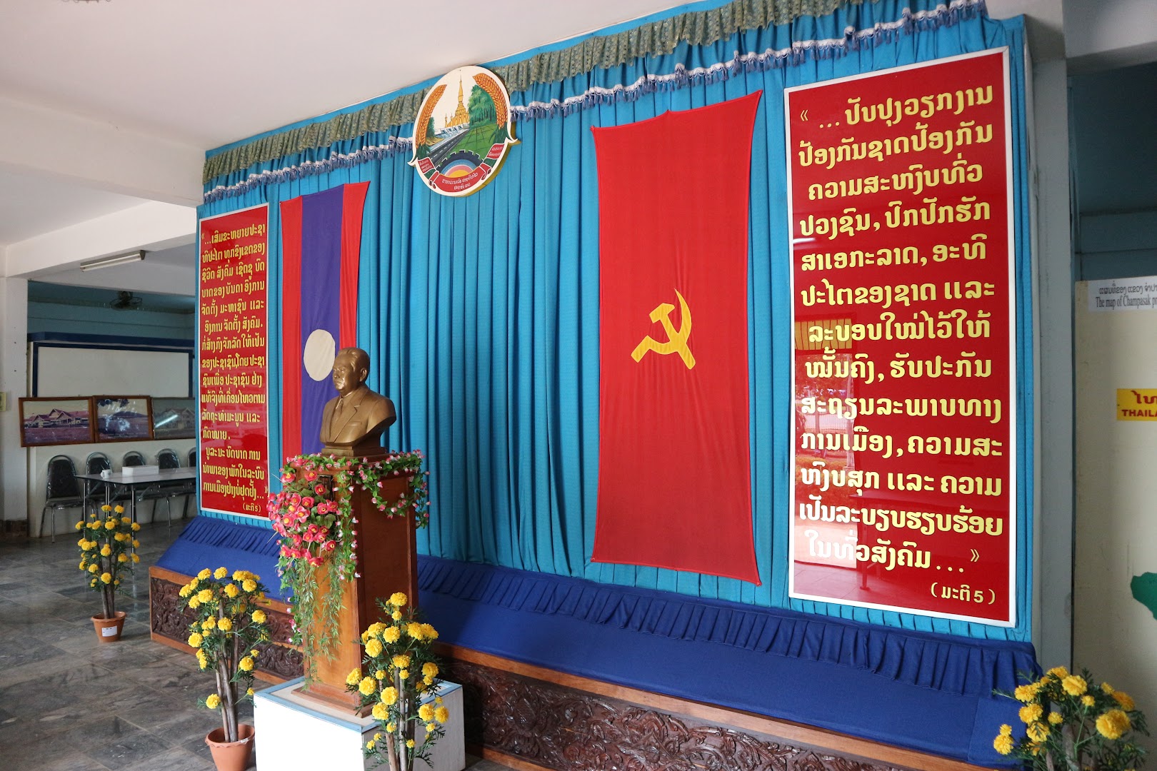 Champasak Historical Heritage Museum: clear view of museum exhibit