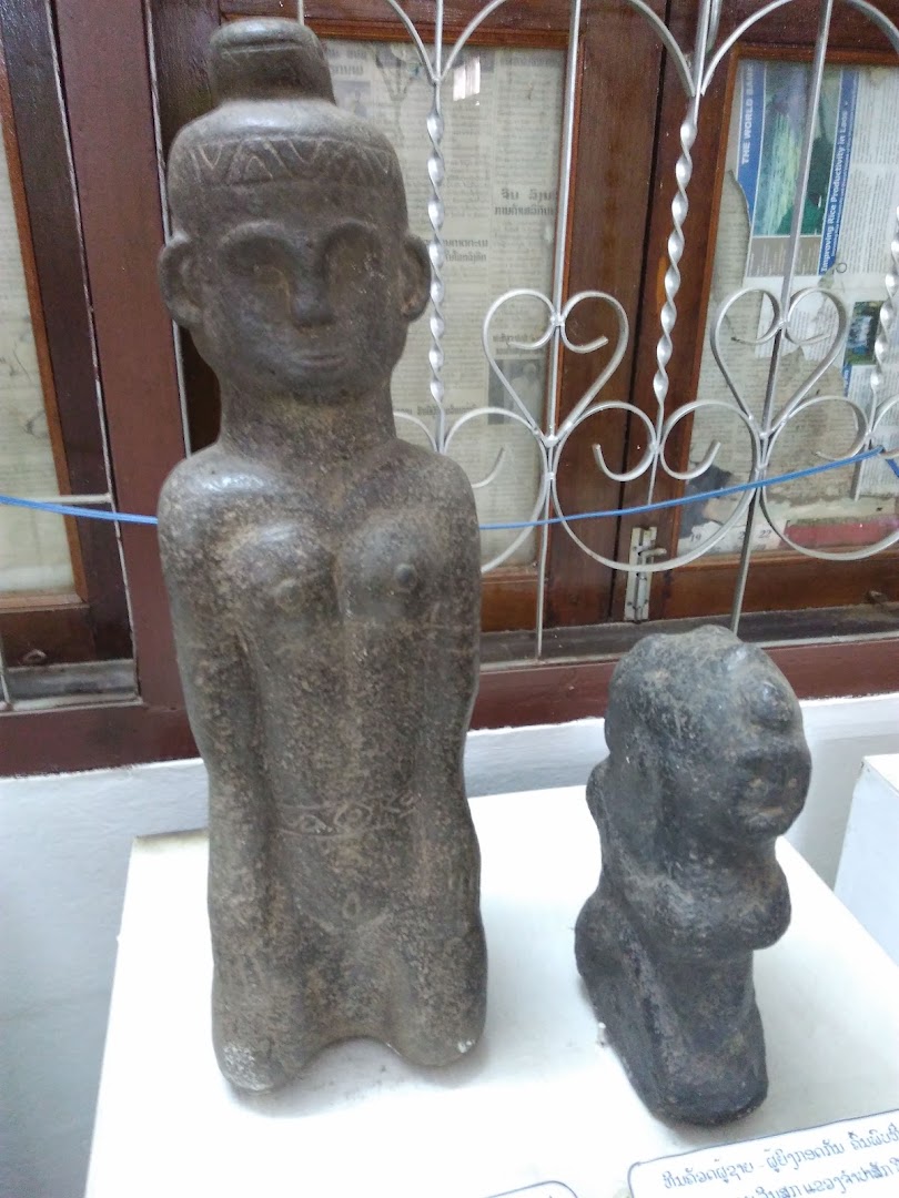 Champasak Historical Heritage Museum: displays museum collection items clearly