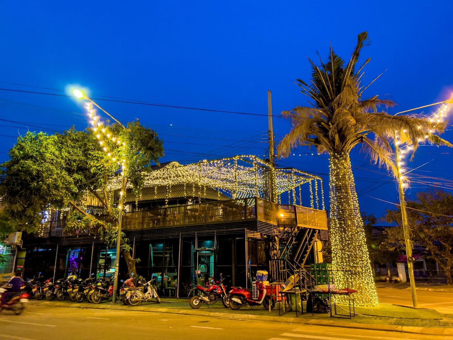 Corebeer Pakse: attractive exterior shot at night