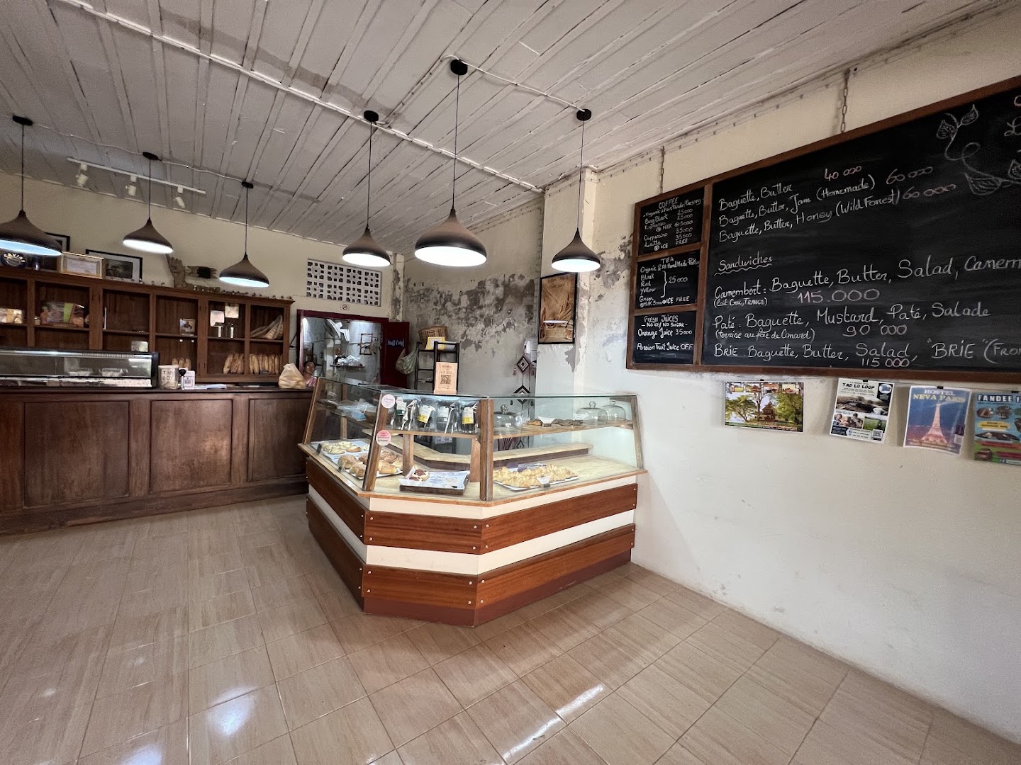 La Boulange: clear interior shot of bakery