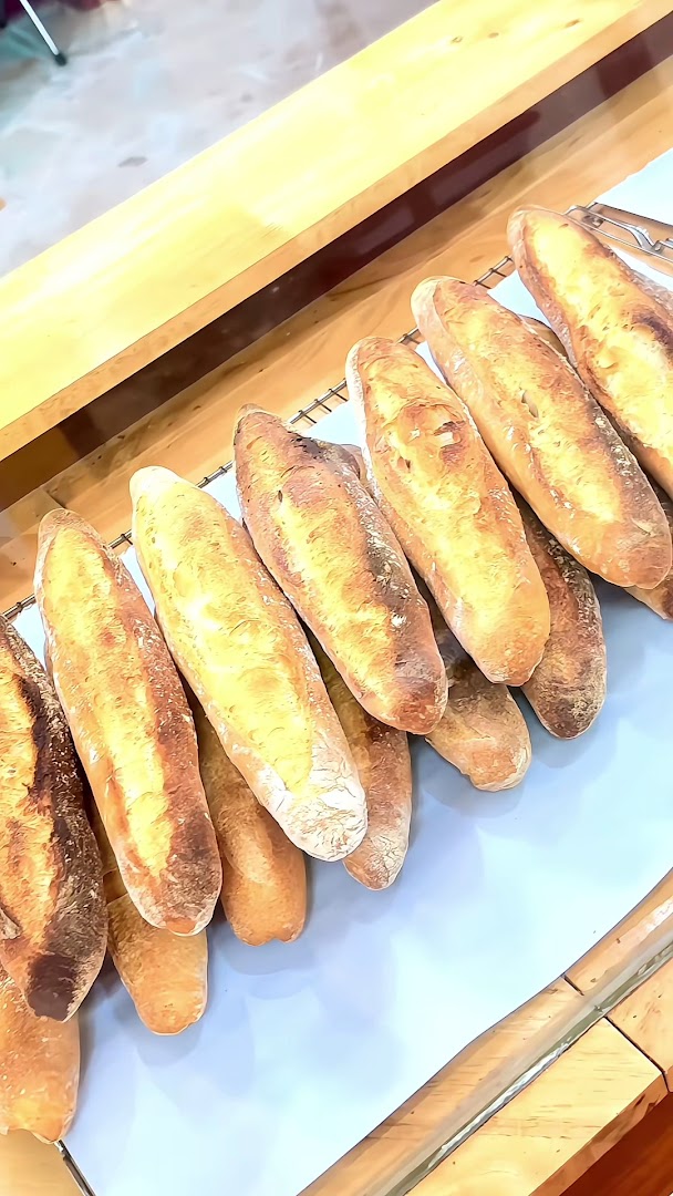 La Boulange: appetizing photo of fresh bread