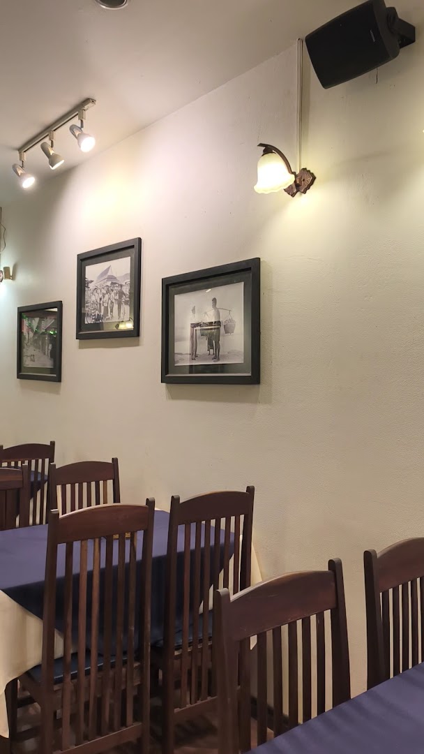 La Mémoire Café & Restaurant: restaurant interior and atmosphere