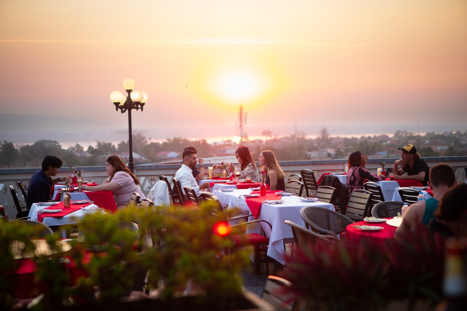 Le Panorama Rooftop Restaurant: beautiful atmosphere and sunset view