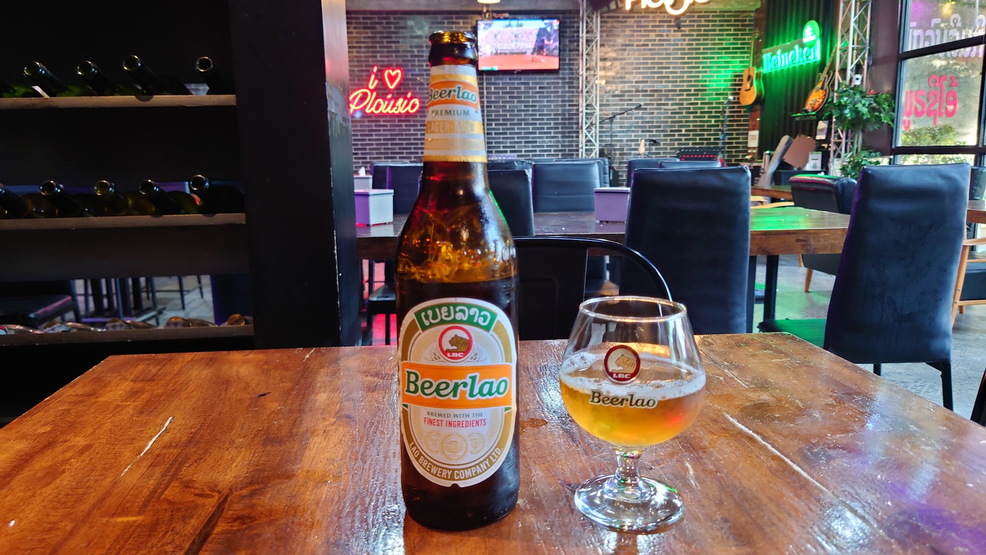 Plousio: clear shot of bar atmosphere