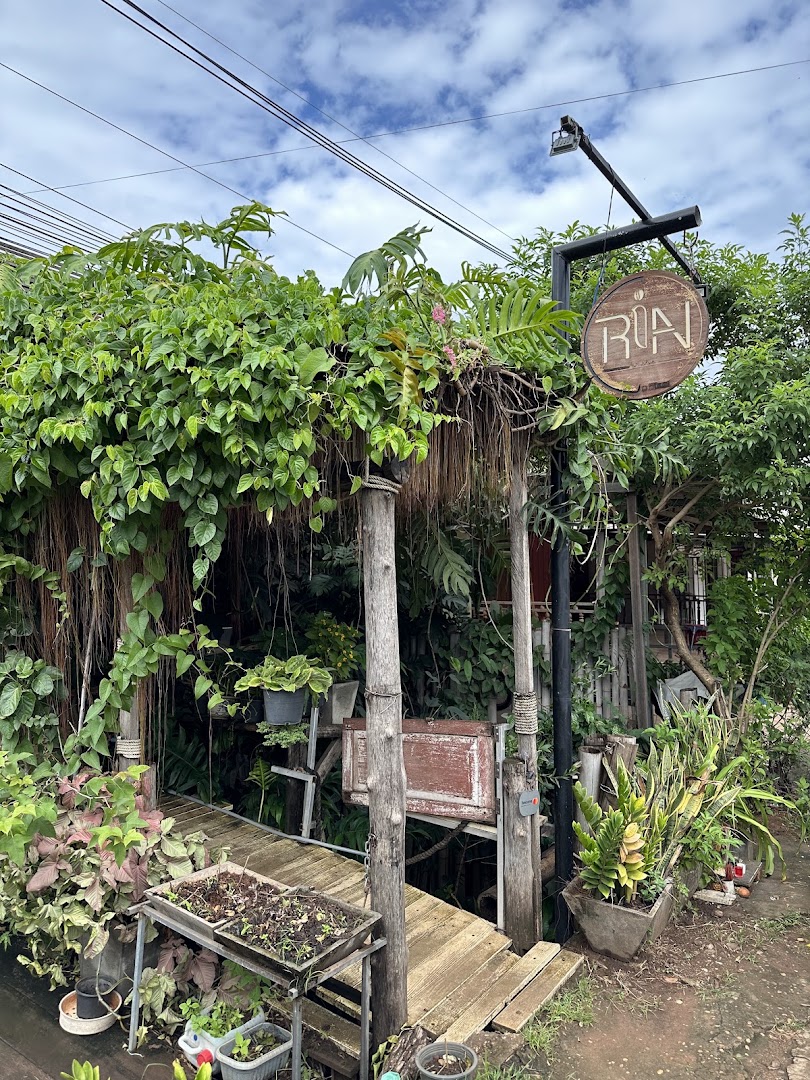 RiN Coffee Pakse: attractive exterior shows venue atmosphere