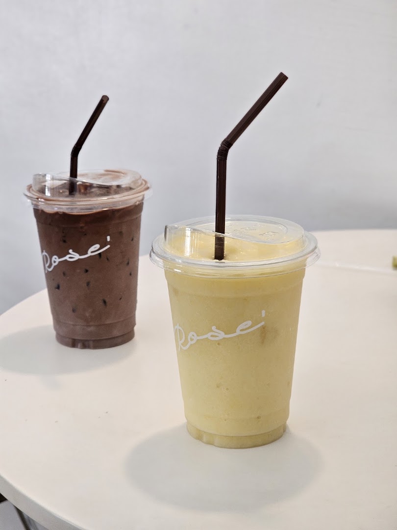 Rose Cafe and Bar: clear photo of venue drinks