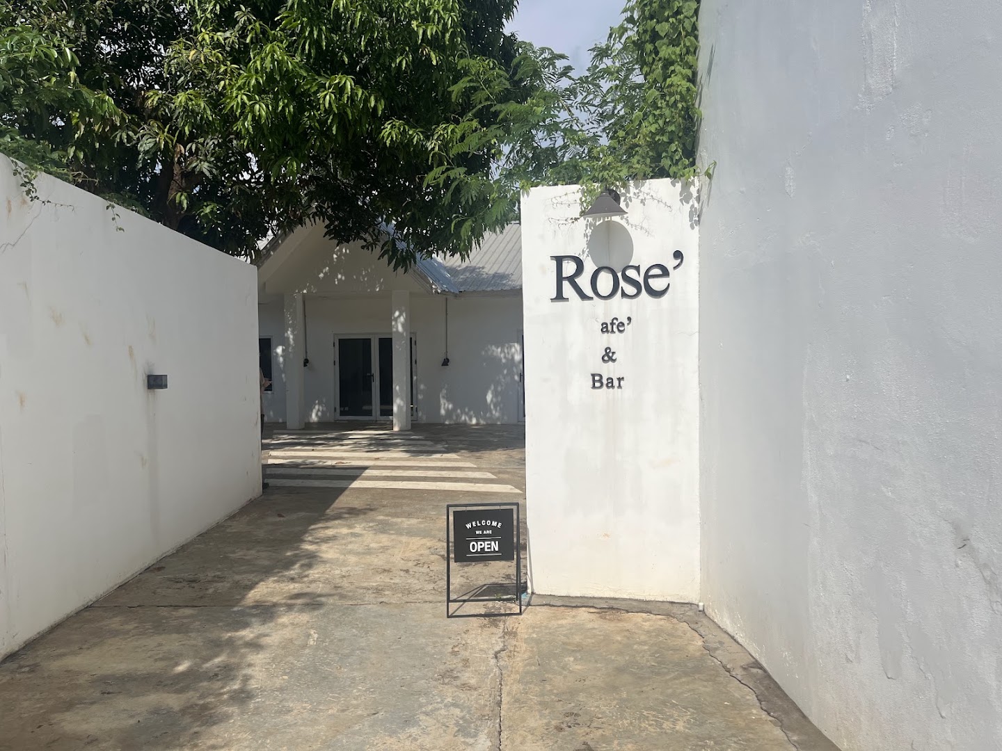 Rose Cafe and Bar: clear exterior shot of venue