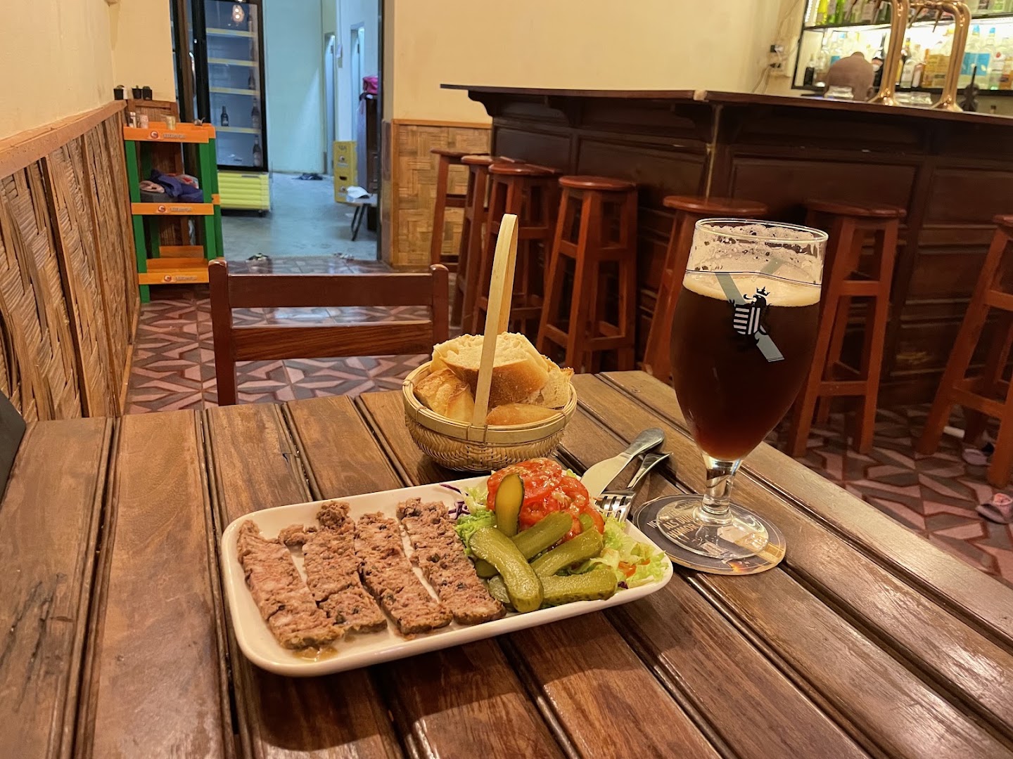 SeSe Wine and Beer: appetizing food and drink photo