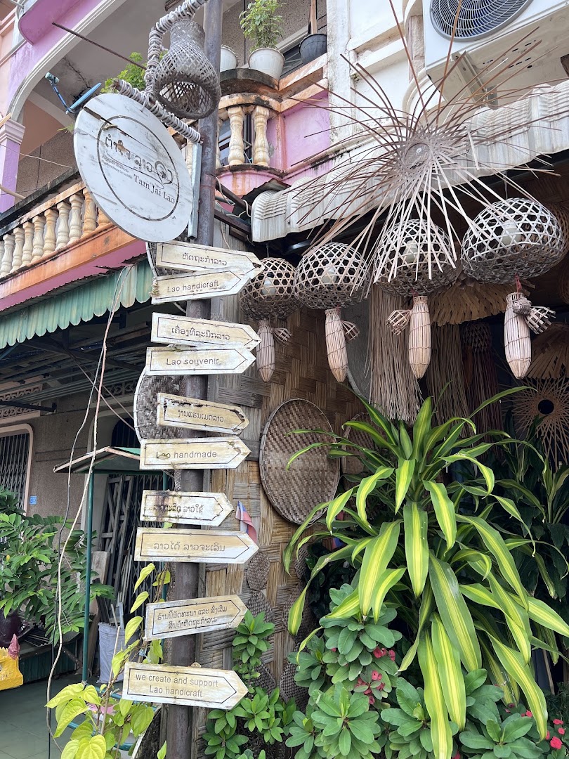 Tam Jai Lao Souvenir: attractive storefront and signage display