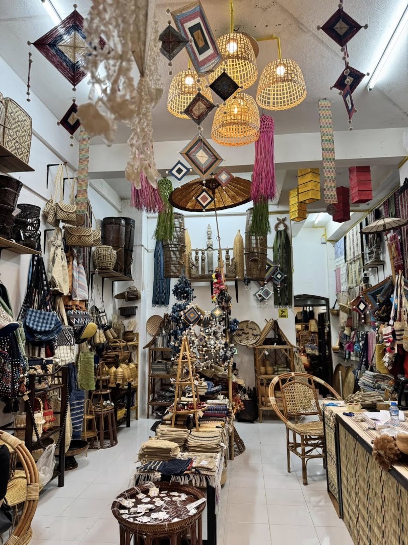 Tam Jai Lao Souvenir: clear, inviting shop interior display