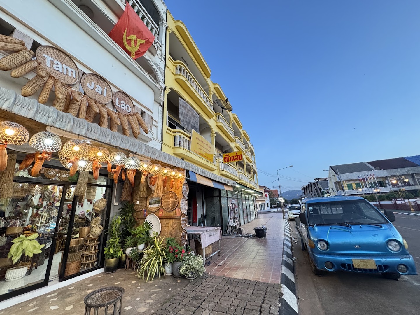 Tam Jai Lao Souvenir: clear storefront photo showing shop