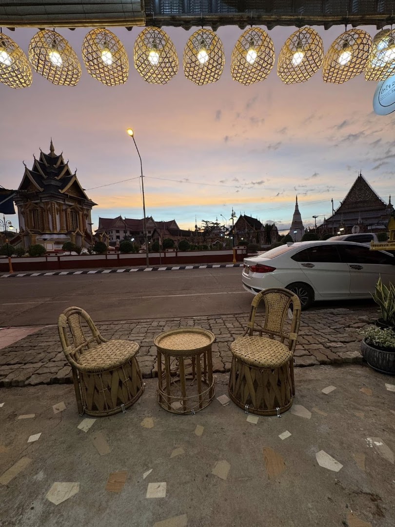 Tam Jai Lao Souvenir: beautiful atmosphere and inviting seating