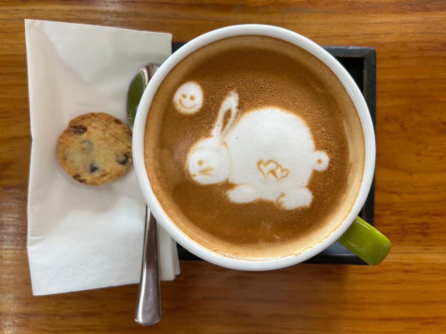 Vida Bakery Cafe: appealing latte art and presentation