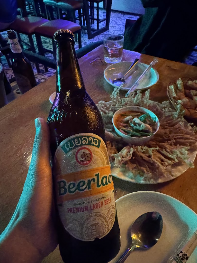 View Bar: drinks and food atmosphere