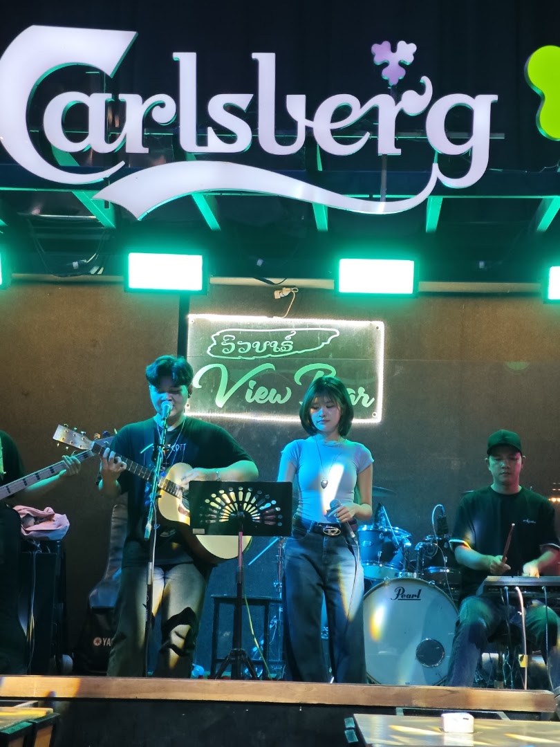 View Bar: live music atmosphere well