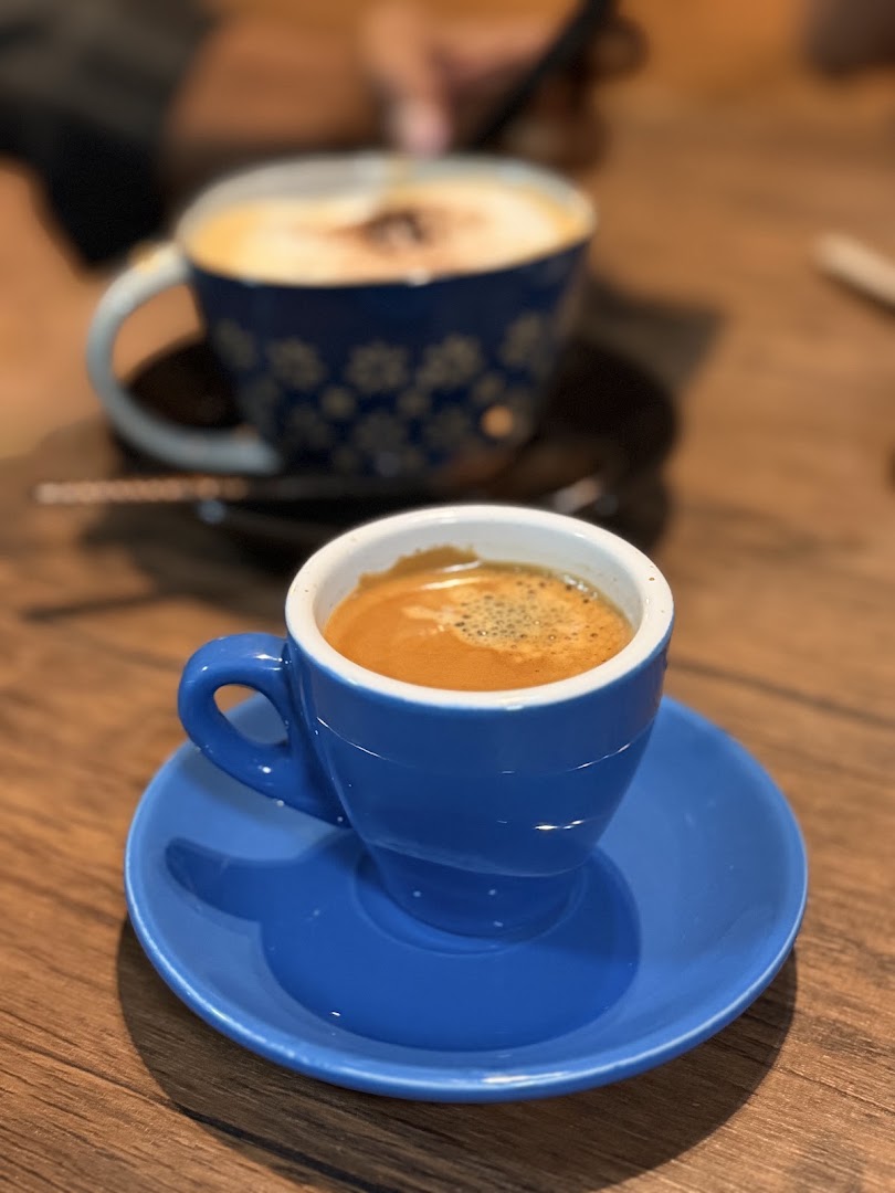 Cranky-T Café and Bar: appealing photo of coffee drinks