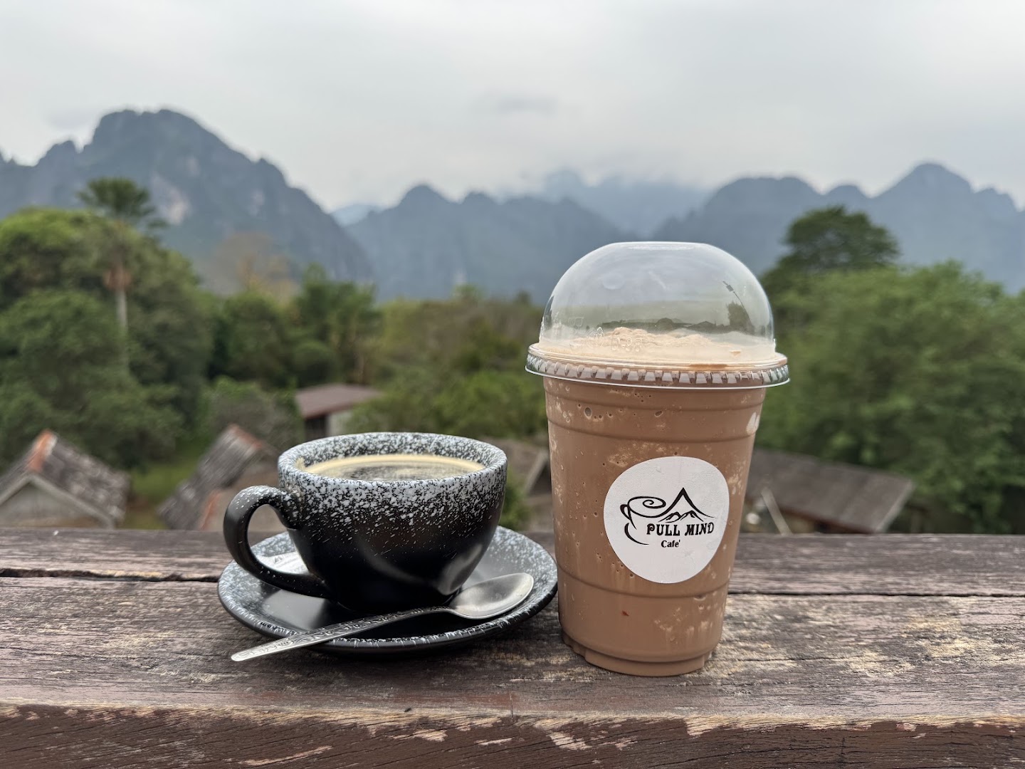 PullMind Cafe: appealing drinks with scenic view