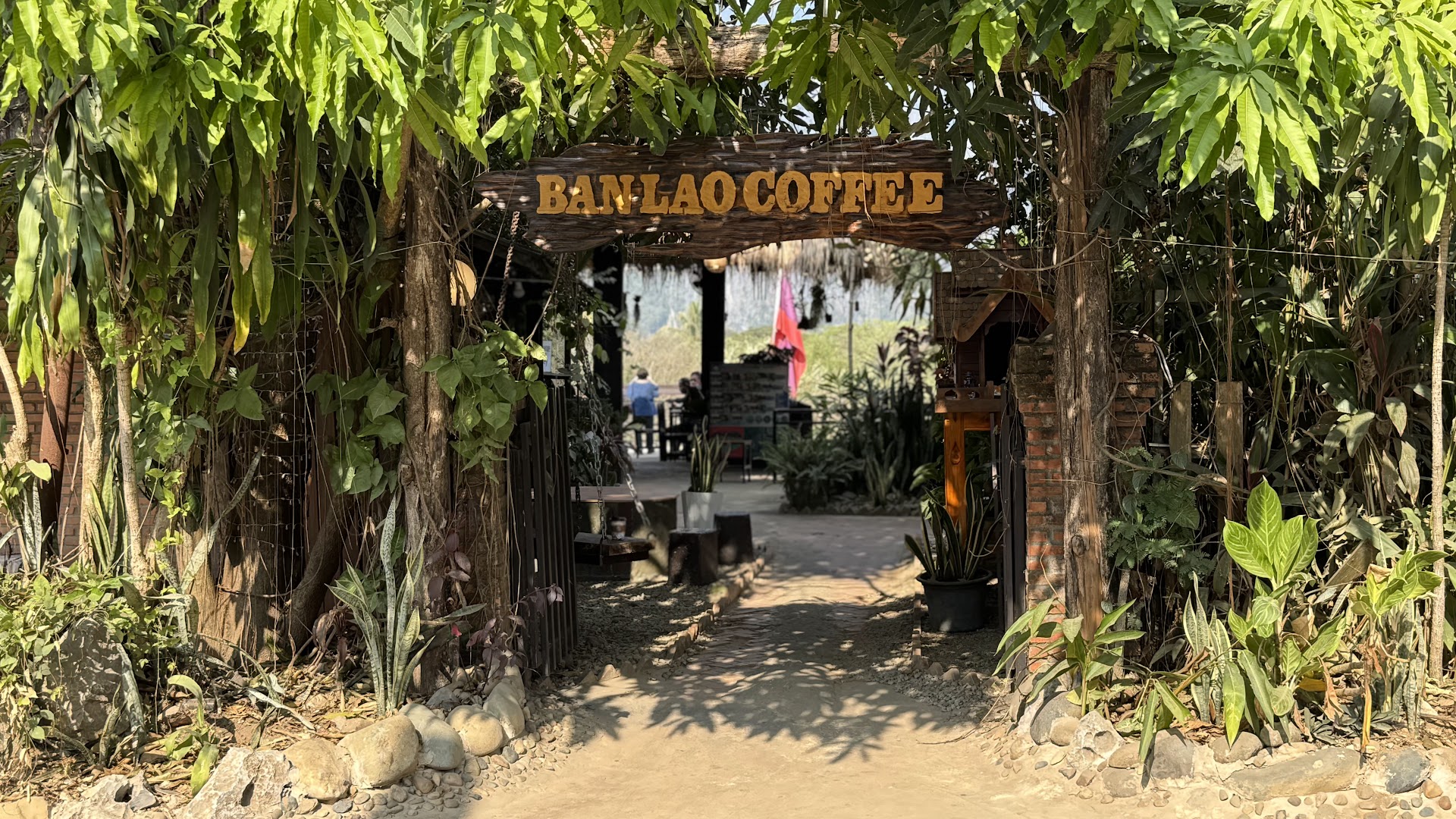 PullMind Cafe: inviting entrance shows venue atmosphere