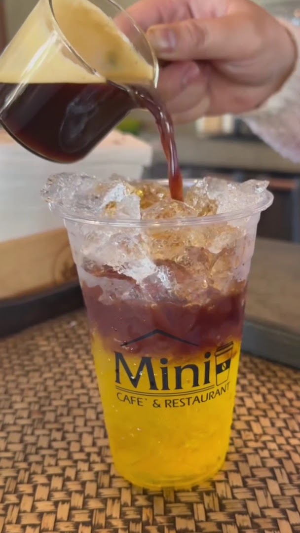 The Mini Cafe & Restaurant: appealing drink preparation shot
