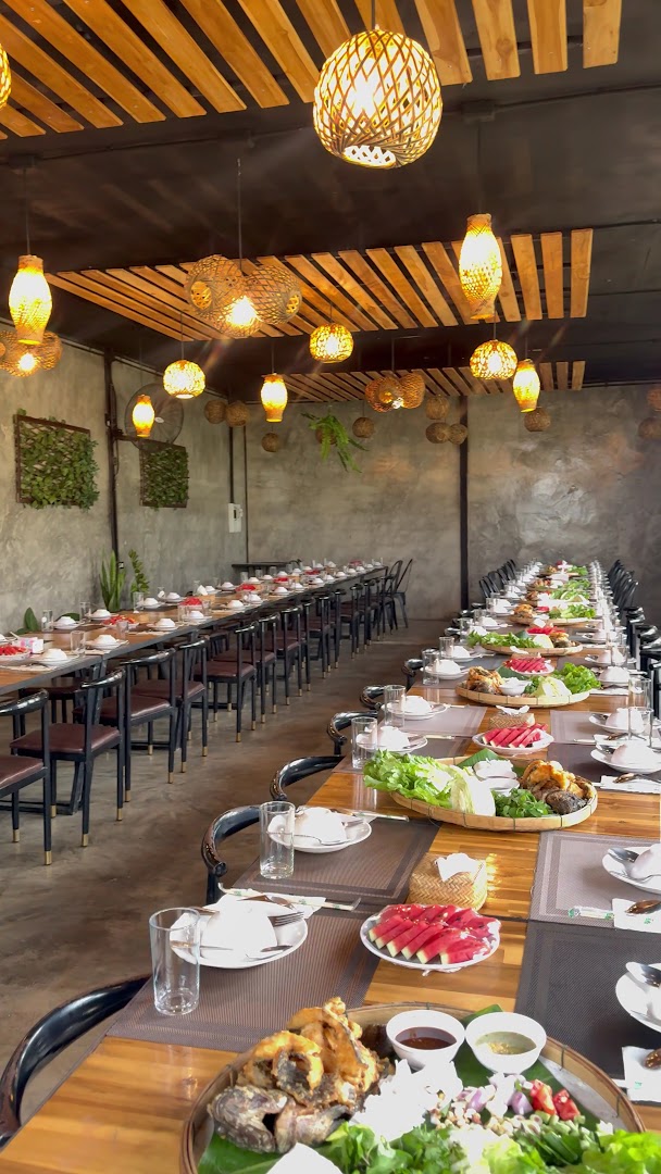 The Mini Cafe & Restaurant: inviting atmosphere and clear composition