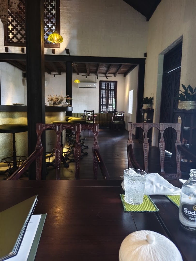 Chada Vientiane: clear, inviting interior atmosphere shot