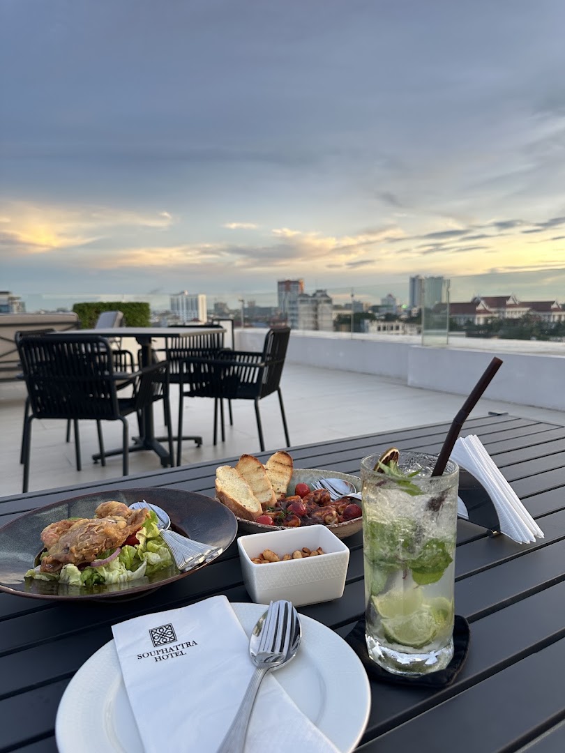 Selene Sky Bar: appealing rooftop bar atmosphere