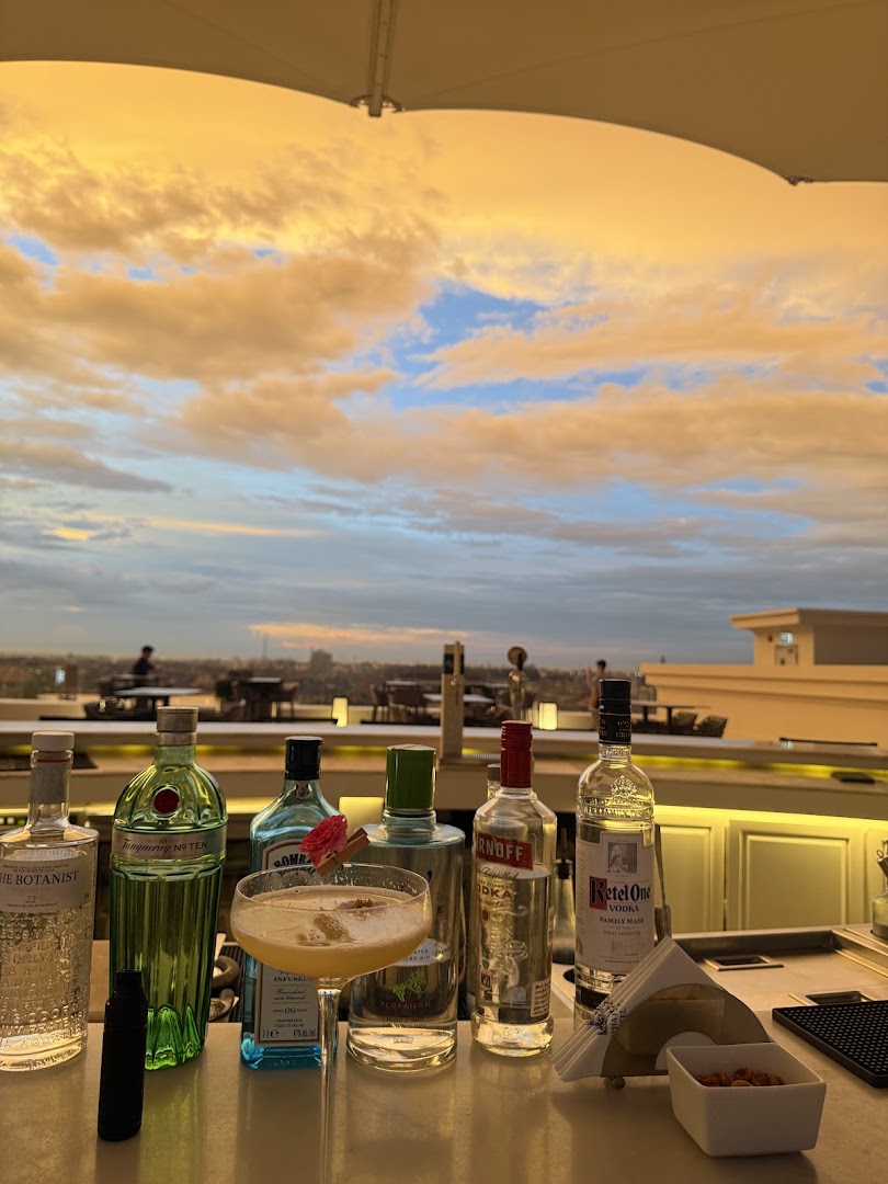 Selene Sky Bar: beautiful sunset bar atmosphere
