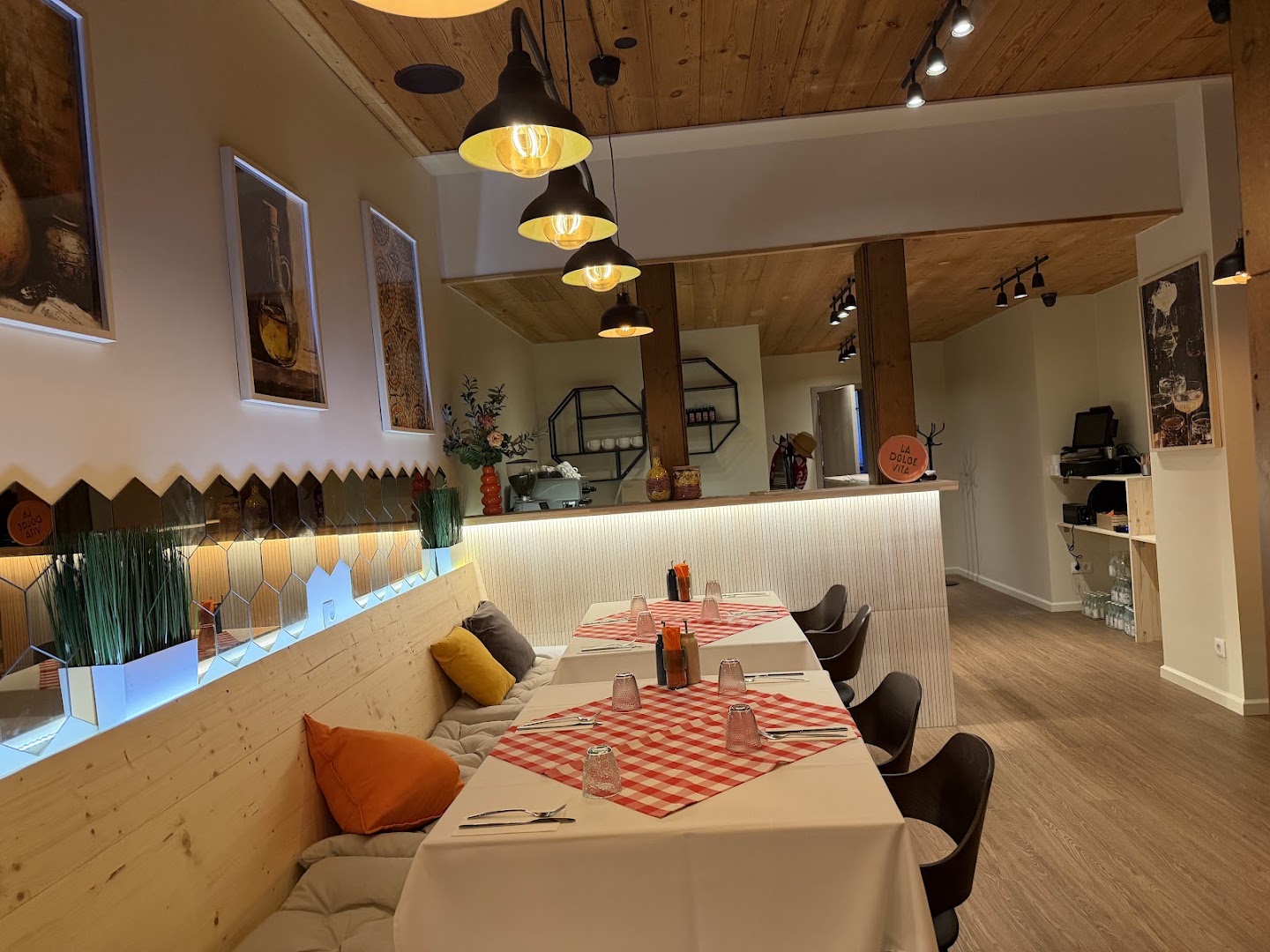 O'Sole Mio Jūrmala: inviting and clean restaurant interior