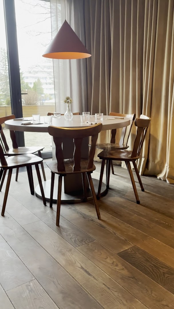 Stacija Vaivari Kitchen: inviting and clean restaurant interior
