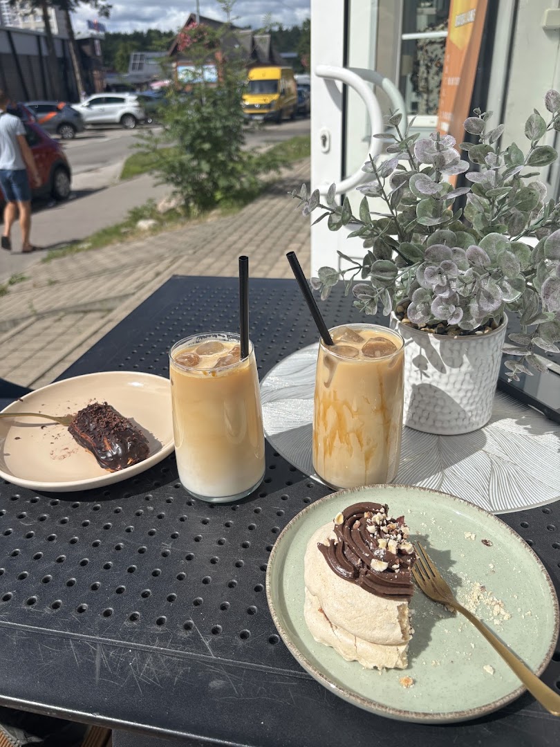 Za Cafino Cafe: appetizing food and drink presentation
