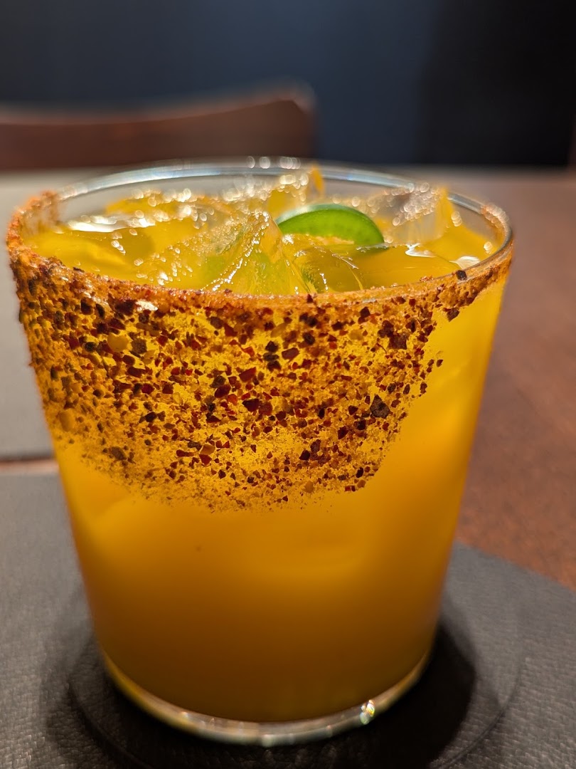 Ancho: appetizing, high-quality cocktail photo
