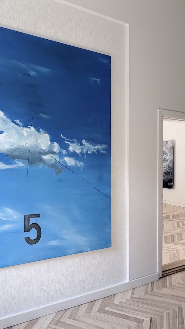 IN DOT Gallery: clear photo of gallery exhibition