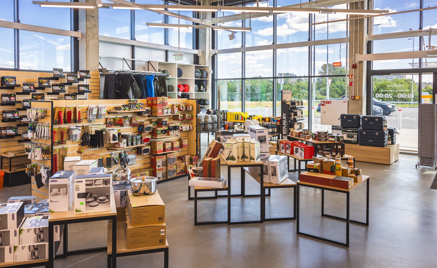 Jahipaun: clear, professional shop interior photo