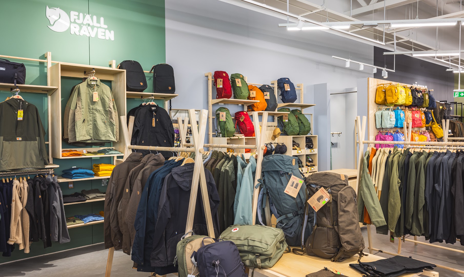 Jahipaun: clear, professional shop interior display