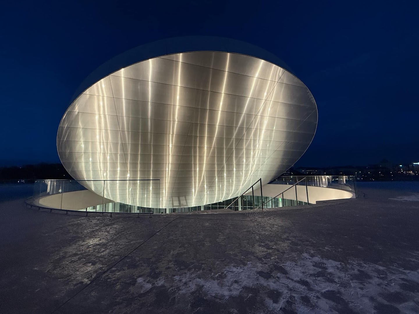 Mokslo Sala: high quality architectural night shot