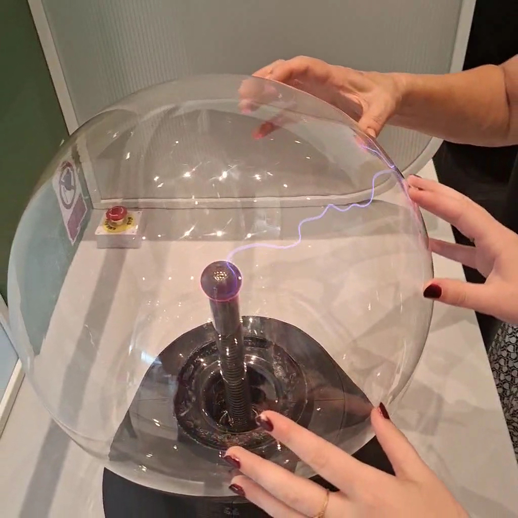Mokslo Sala: engaging interactive science museum exhibit