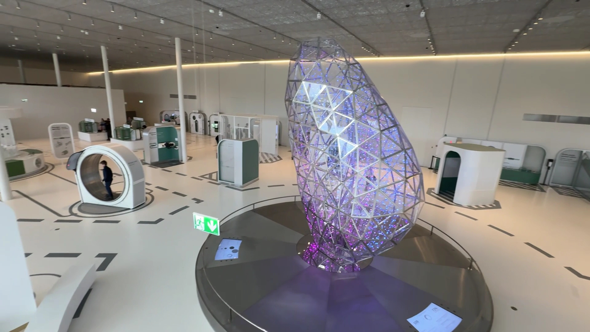 Mokslo Sala: clear view of museum exhibition